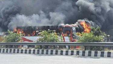 গাজীপুরে আবারও যাত্রীবাহী বাসে আগুন
